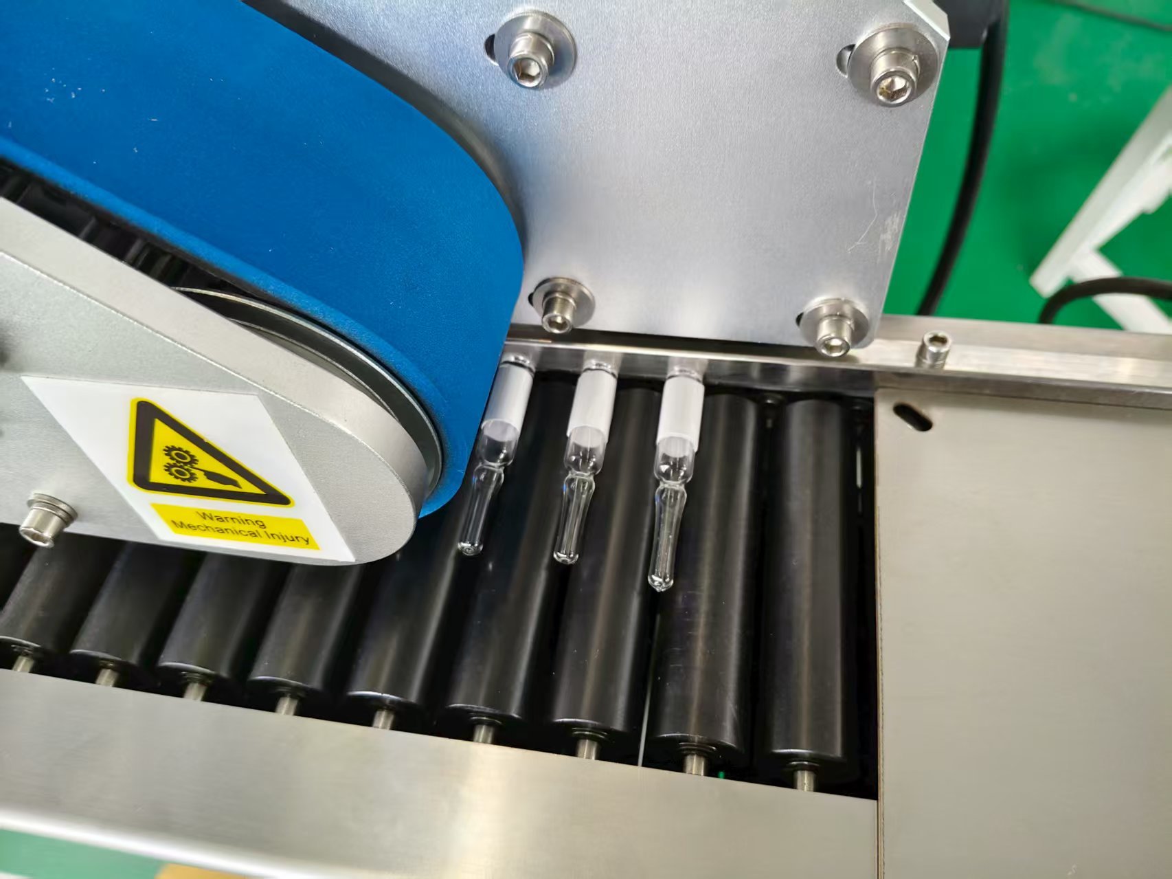 Τελευταία εταιρικά blogs για Πώς οι κάθετες ετικετομηχανές αυτοκόλλητων ετικετών τελειοποιούν τον ποιοτικό έλεγχο της συσκευασίας CBD tincture